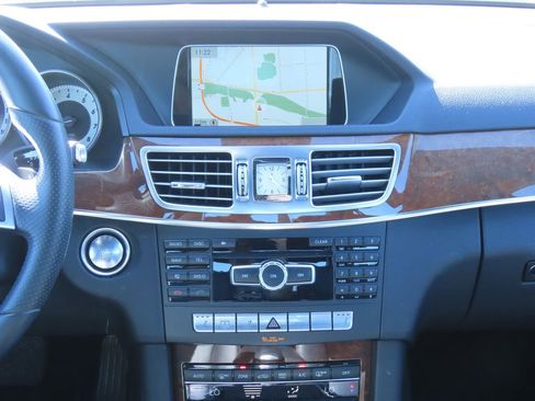 Used 2014 Mercedes-Benz E 350 4MATIC Sedan image 8