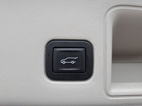 Used 2018 GMC Terrain Denali w/ Advanced Safety Package image 13