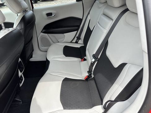 Used 2018 Jeep Compass Latitude w/ Popular Equipment Group FWD image 13