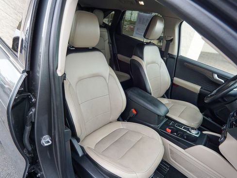 Used 2020 Ford Escape Titanium AWD/4WD image 32