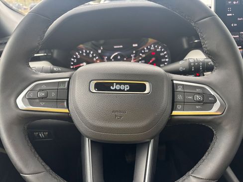Used 2025 Jeep Compass Limited AWD/4WD image 29