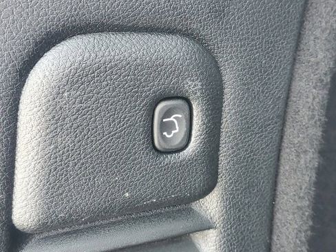 Used 2018 Dodge Durango R/T w/ Technology Group AWD/4WD image 9