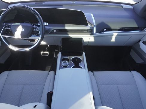 Used 2026 Cadillac Vistiq Luxury image 9