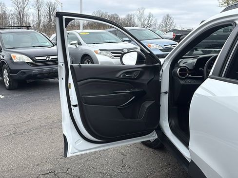 Used 2025 Chevrolet Trax RS w/ Sunroof Package image 11