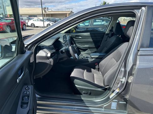 Used 2025 Nissan Altima 2.5 SV FWD image 22