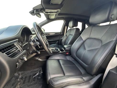 Used 2022 Porsche Macan AWD/4WD image 11