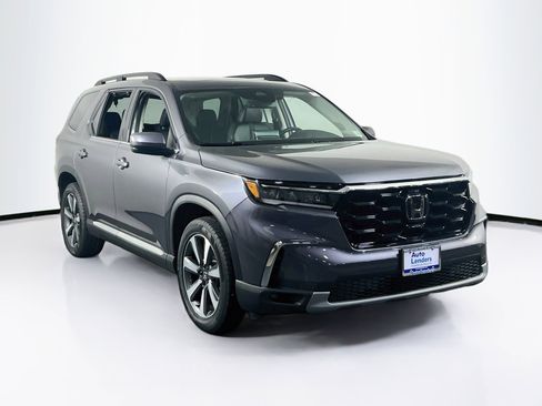Used 2023 Honda Pilot Touring image 3