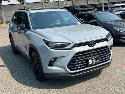 Used 2025 Toyota Grand Highlander AWD Hybrid image 3