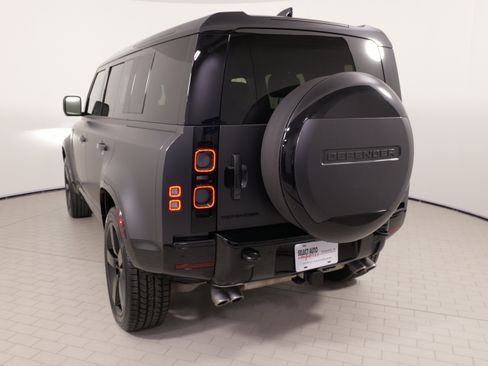 Used 2025 Land Rover Defender 110 V8 AWD/4WD image 17