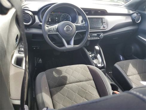 Used 2018 Nissan Kicks SV image 14