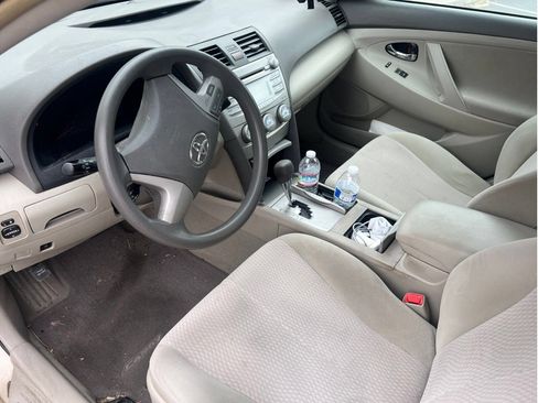 Used 2011 Toyota Camry LE FWD image 6