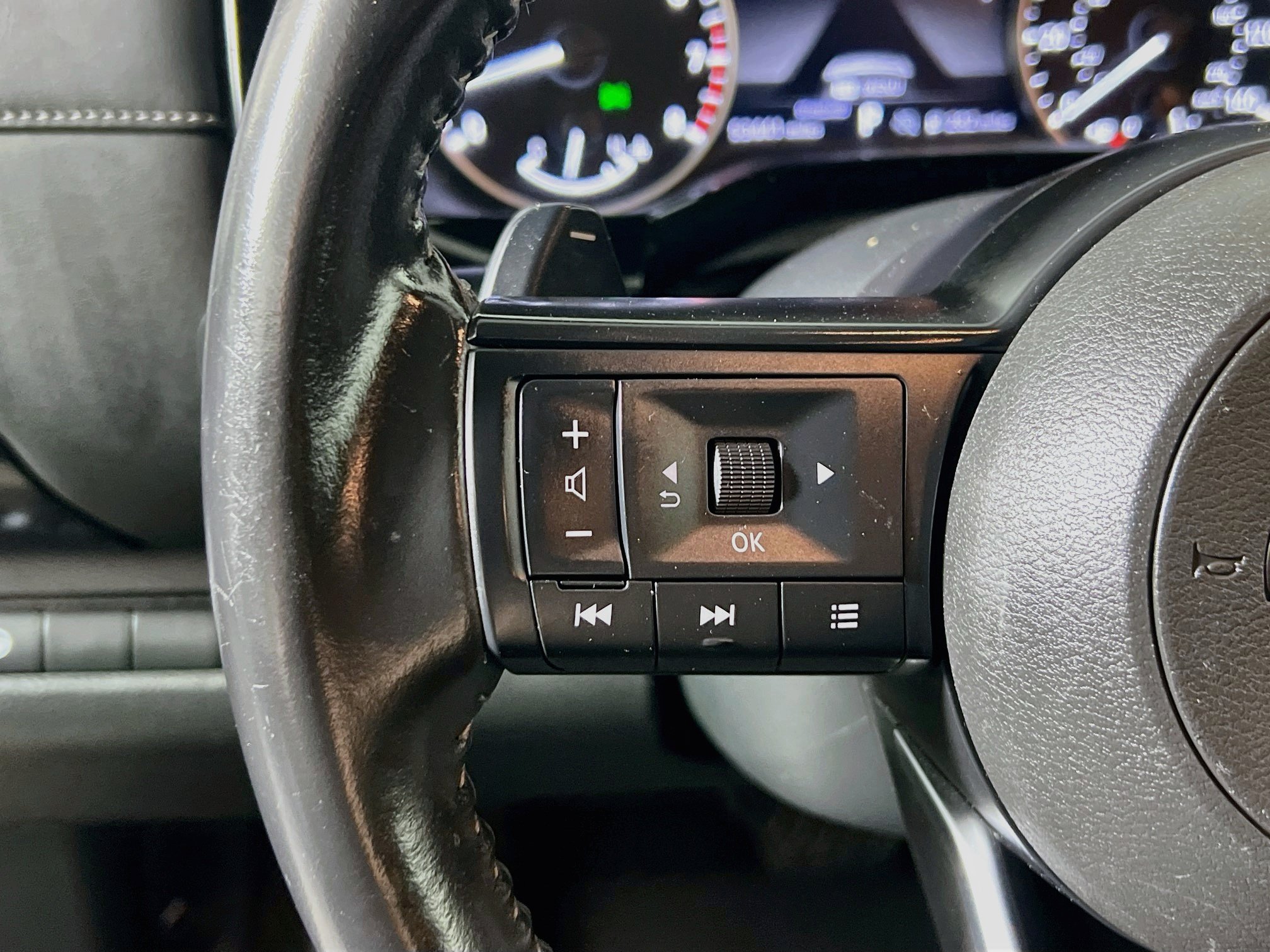 Used 2024 Nissan Pathfinder SV FWD image 18