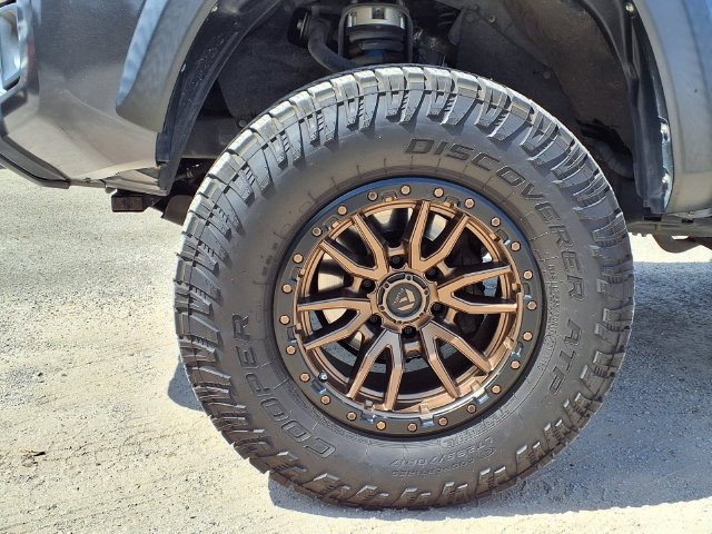Used 2019 Toyota Tacoma TRD Off-Road AWD/4WD image 9