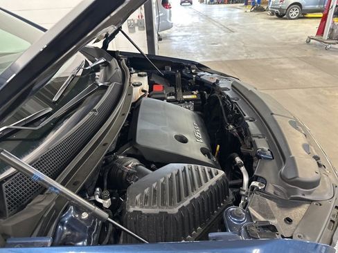 Used 2023 Chevrolet Traverse LT image 38