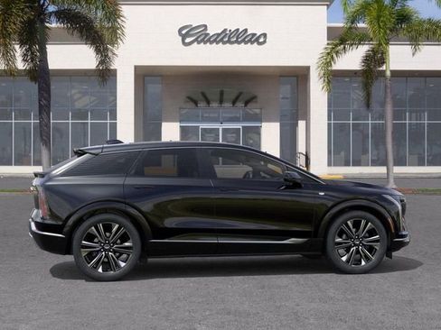 New 2025 Cadillac Optiq Luxury 2 image 5