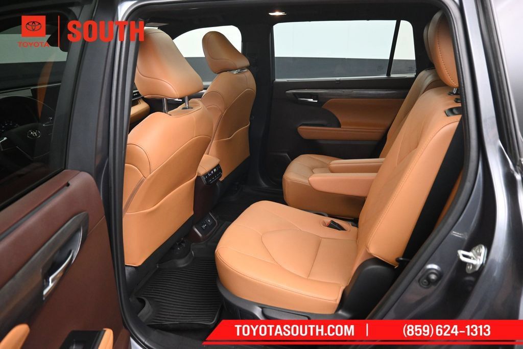 Used 2020 Toyota Highlander Platinum AWD/4WD image 10