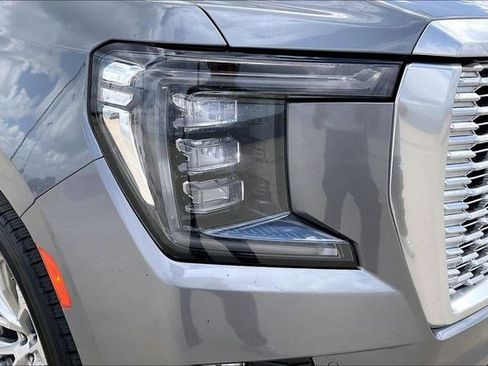 Used 2021 GMC Yukon Denali w/ Denali Premium Package image 34