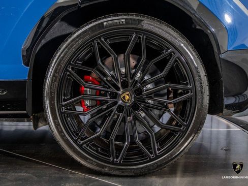 Used 2025 Lamborghini Urus SE image 20