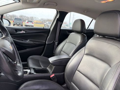 Used 2017 Chevrolet Cruze Premier image 18