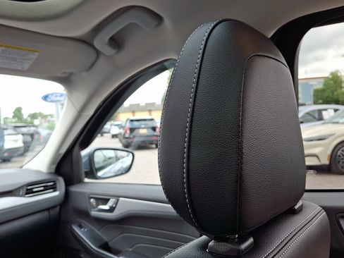 Used 2023 Ford Escape SE w/ PHEV Premium Package FWD image 17