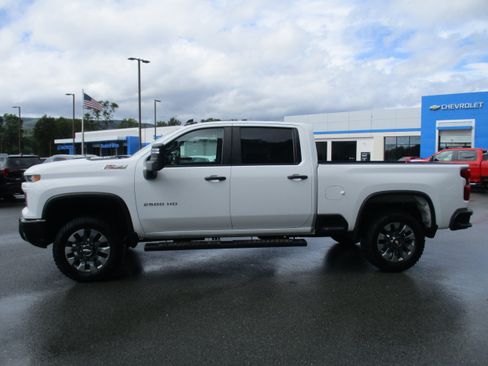 Used 2024 Chevrolet Silverado 2500 Custom w/ Custom Value Package AWD/4WD image 8