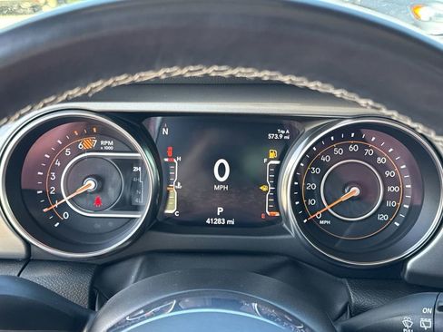 Used 2022 Jeep Wrangler Unlimited Sahara AWD/4WD image 15