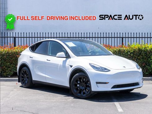Used 2023 Tesla Model Y Long Range AWD/4WD image 1