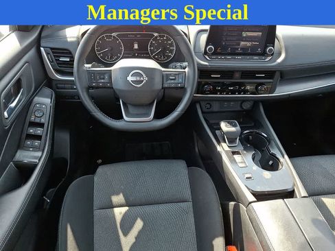 Used 2025 Nissan Rogue SV FWD image 10