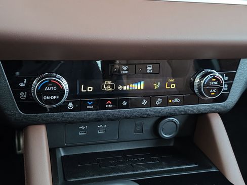 New 2026 Mitsubishi Outlander SEL image 22