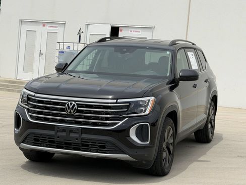 Used 2024 Volkswagen Atlas SE FWD image 8