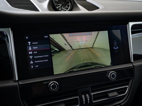 Used 2023 Porsche Macan image 32