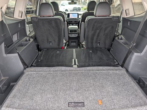 Used 2024 Volkswagen Atlas Peak Edition SE AWD/4WD image 18