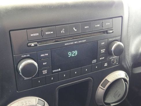 Used 2017 Jeep Wrangler Unlimited Sport w/ Connectivity Group image 19