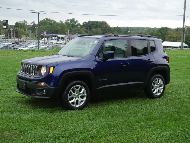 Used 2018 Jeep Renegade Latitude w/ Cold Weather Group AWD/4WD image 7