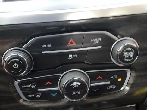 Used 2018 Chrysler 300 Touring w/ Driver Convenience Group RWD image 23