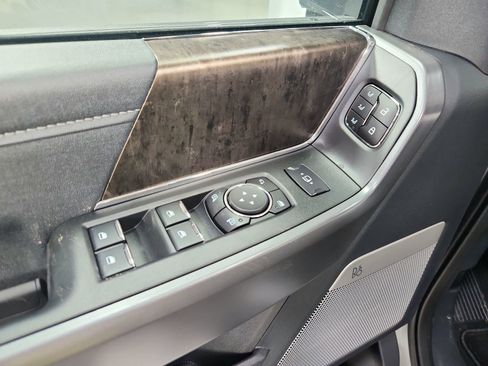 Used 2025 Ford F250 Lariat w/ Black Appearance Package AWD/4WD image 32