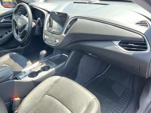 Used 2019 Chevrolet Malibu LT w/ Leather Package FWD image 20