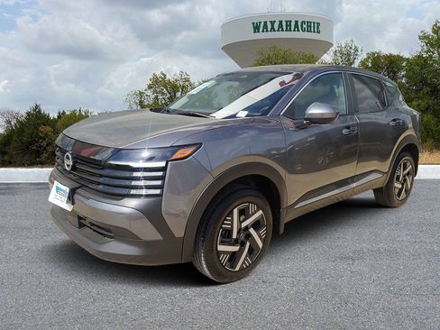 Used 2025 Nissan Kicks SV image 3