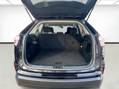 Used 2021 Ford Edge SE image 22