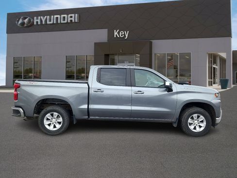 Used 2021 Chevrolet Silverado 1500 LT image 3