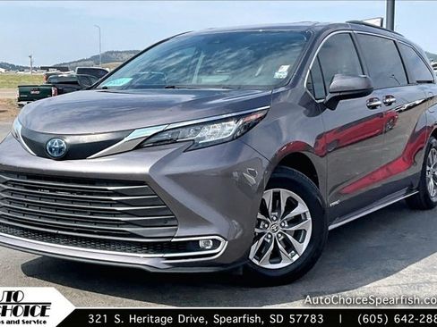 Used 2021 Toyota Sienna XLE FWD image 1