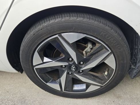 Used 2023 Hyundai Elantra Limited FWD image 11