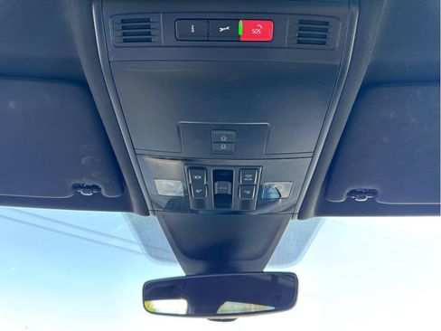 Used 2023 Volkswagen Tiguan SE image 23