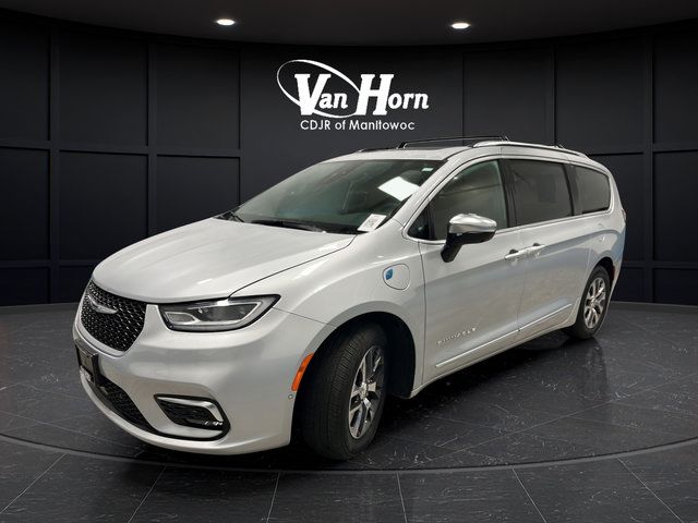 Used 2023 Chrysler Pacifica Pinnacle FWD image 3