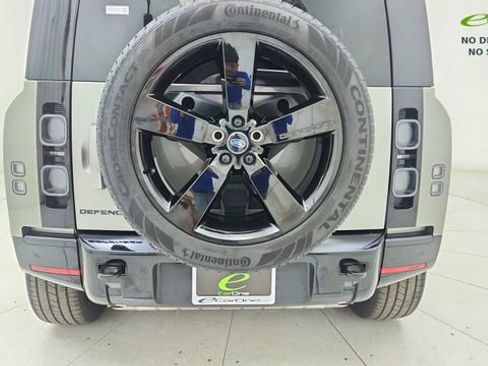 Used 2025 Land Rover Defender 110 X image 5