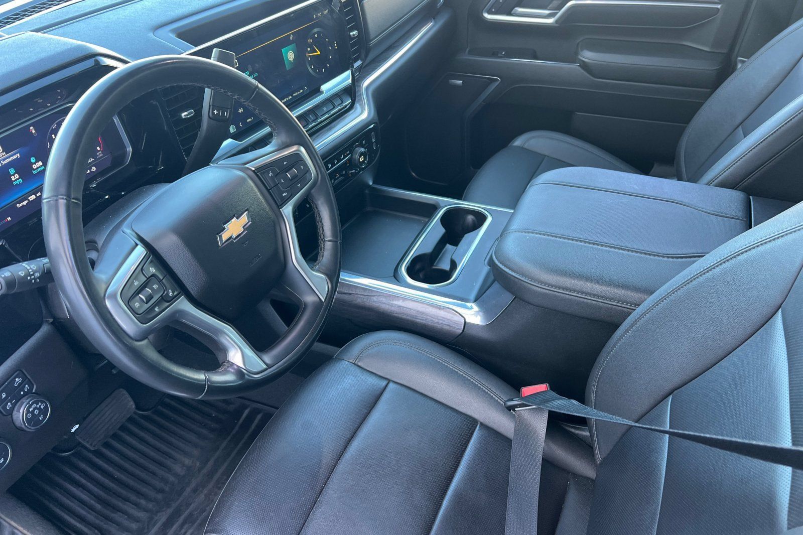 Used 2025 Chevrolet Silverado 2500 LTZ w/ LTZ Convenience Package AWD/4WD image 7