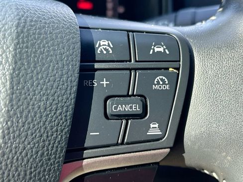 Used 2025 Toyota Camry SE w/ Convenience Package FWD image 18