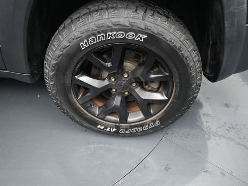 Used 2015 Jeep Cherokee Trailhawk w/ Comfort/Convenience Group AWD/4WD image 19
