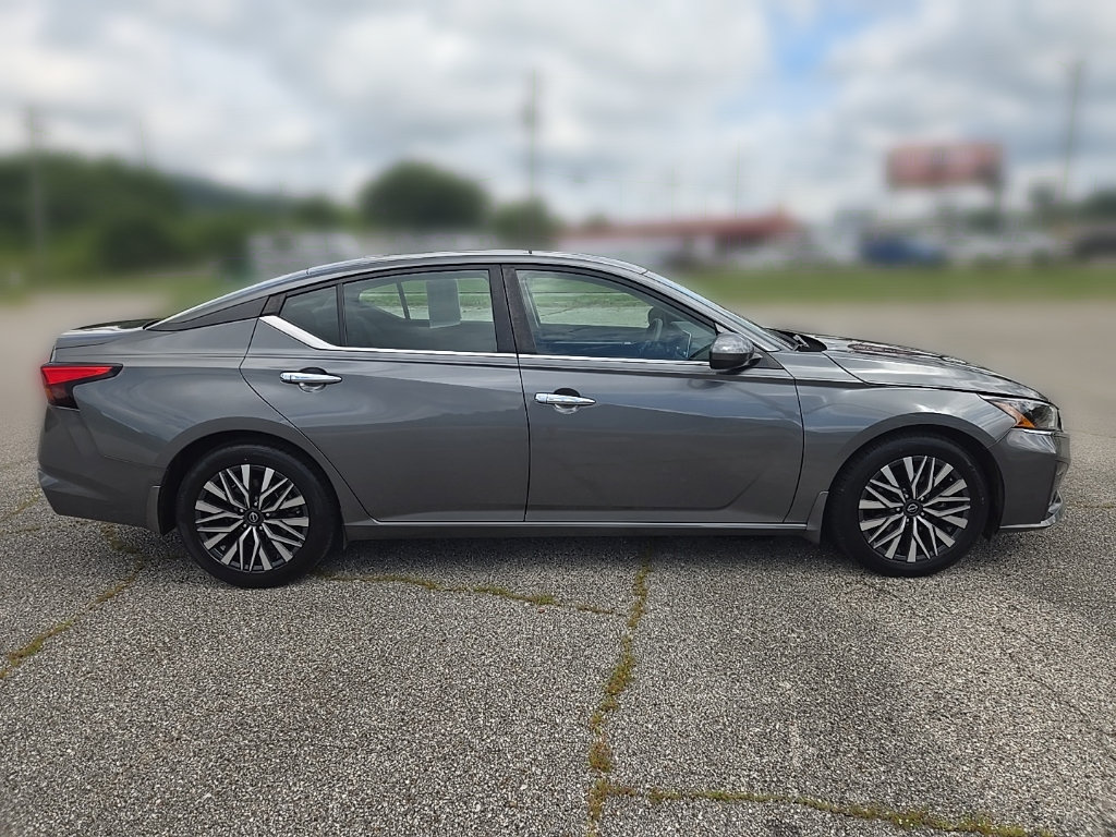 Used 2023 Nissan Altima 2.5 SV FWD image 14