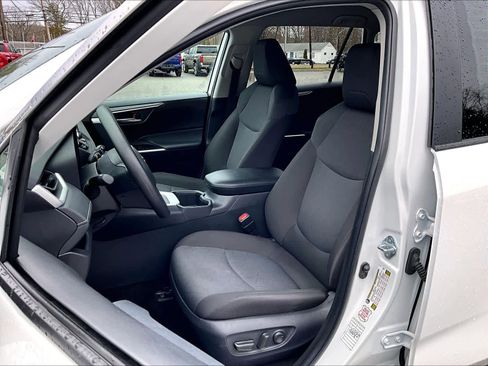 Used 2025 Toyota RAV4 XLE image 10